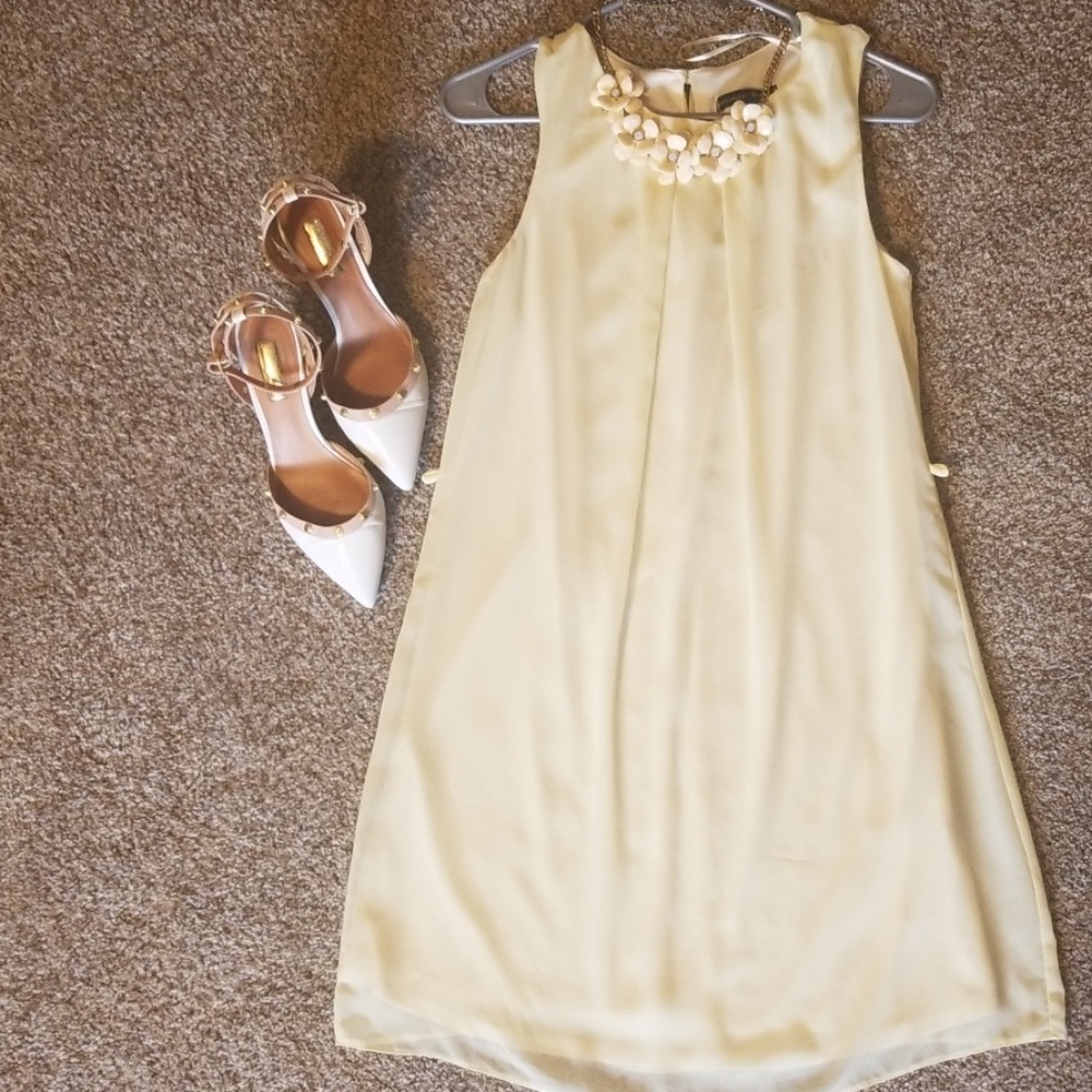 Beautiful yellow dress